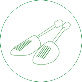 Illustrazione di tendiscarpe in legno con manico, ideali per mantenere la forma delle scarpe FinnComfort.